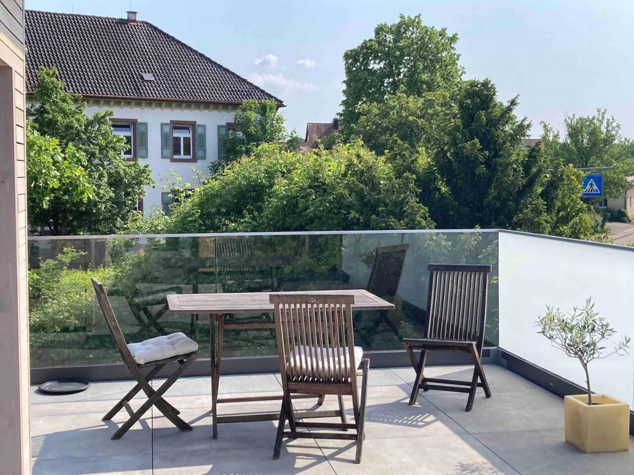 Neues Penthouse-Loft Mit Konuskarte Fuer Gratis Oepnv Daire Ehrenkirchen Dış mekan fotoğraf